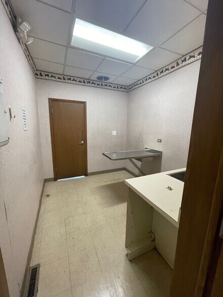 More Photos Of 3451 W 159th St, Markham Storefront Retail Office For Sale