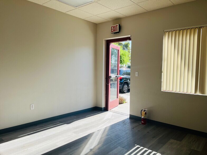 More Photos Of 1951 Stella Lake Dr, Las Vegas Light Distribution For Lease