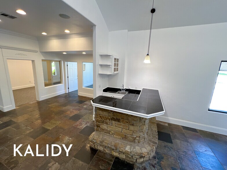 More Photos Of 14909 N Kelly Ave, Edmond Loft Creative Space For Lease
