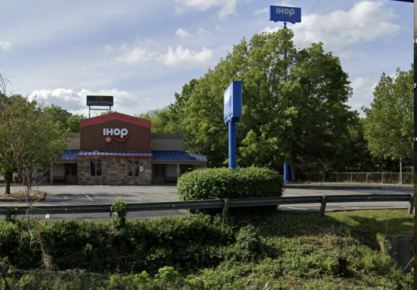 More Photos Of 5604 Merchants Center Blvd, Knoxville Restaurant For Lease