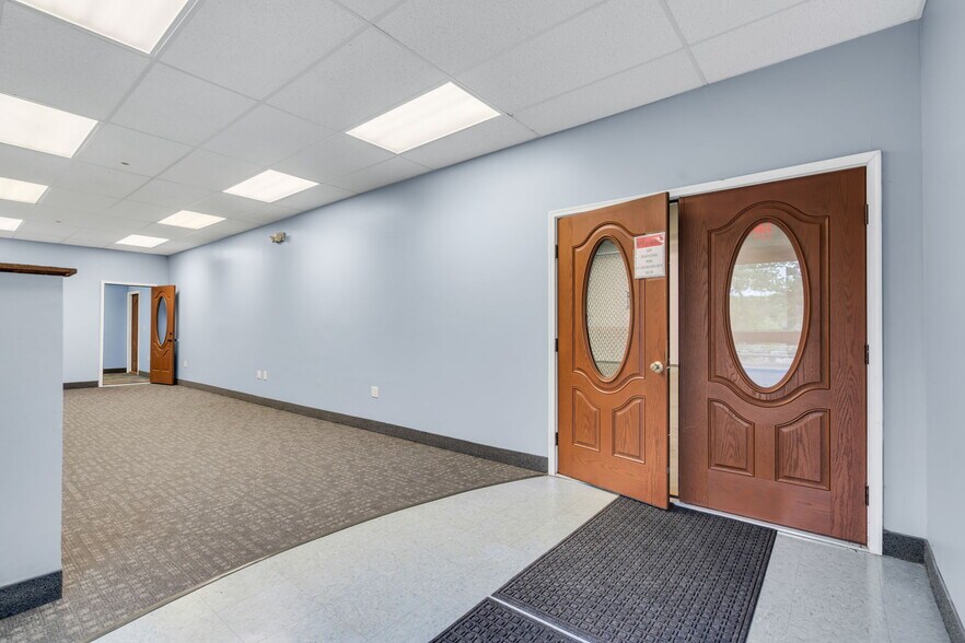 More Photos Of 35 Mill Street Central, Marlborough Warehouse For Lease