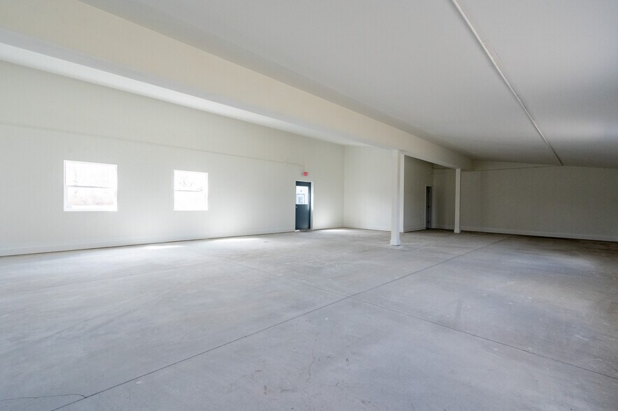 More Photos Of 255 Garden Dr, Bozeman Flex For Lease