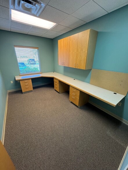More Photos Of 1239 E 4th Street Rd, Seymour Office For Lease