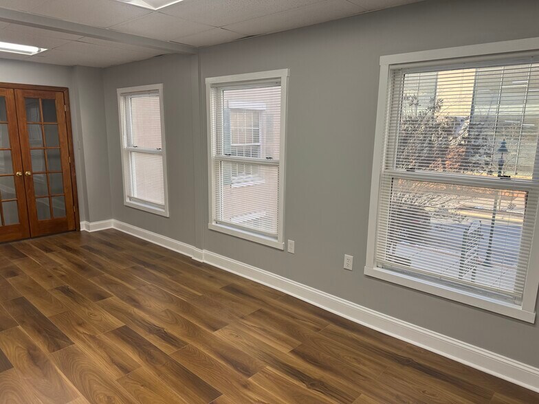 More Photos Of 100 E Pennsylvania Ave, Towson General Retail For Lease