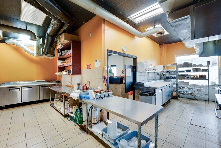 More Photos Of 231 St Paul St W, St Catharines General Retail For Sale