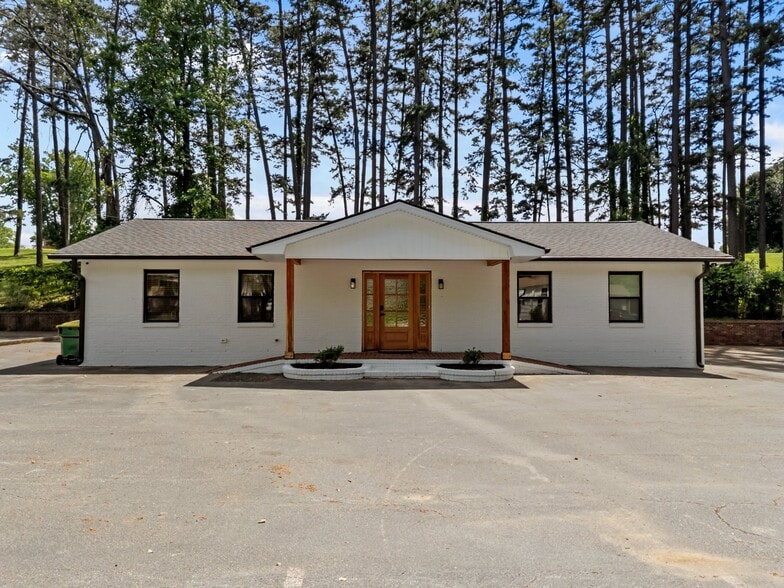 More Photos Of 421 Statesville Blvd, Salisbury Loft Creative Space For Lease