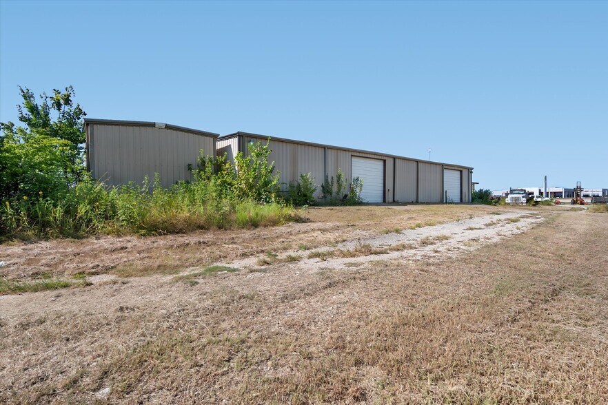 More Photos Of 3151 Int 45 E hwy, Corsicana Warehouse For Sale