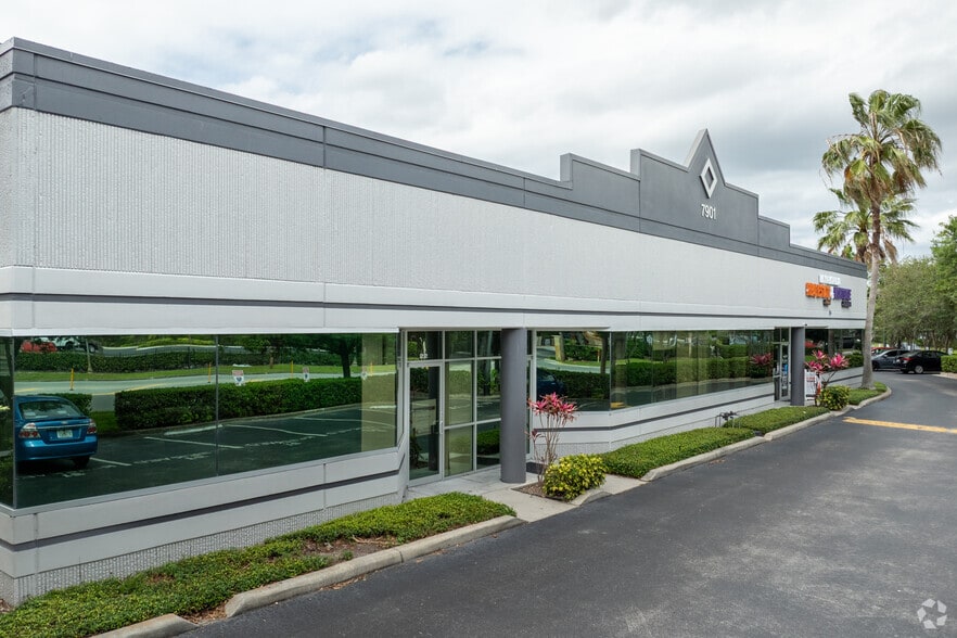 More Photos Of 7901 Kingspointe Pky, Orlando Showroom For Sale