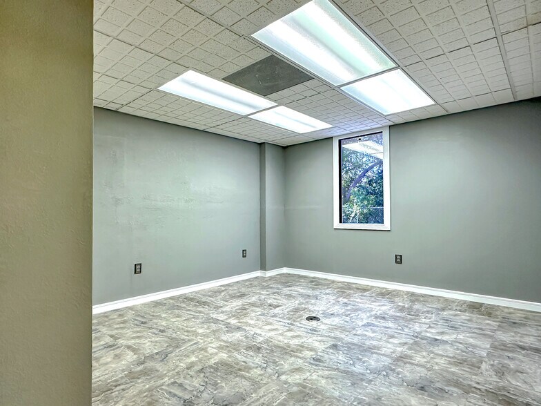 More Photos Of 532 International Pl, Rockledge Warehouse For Lease