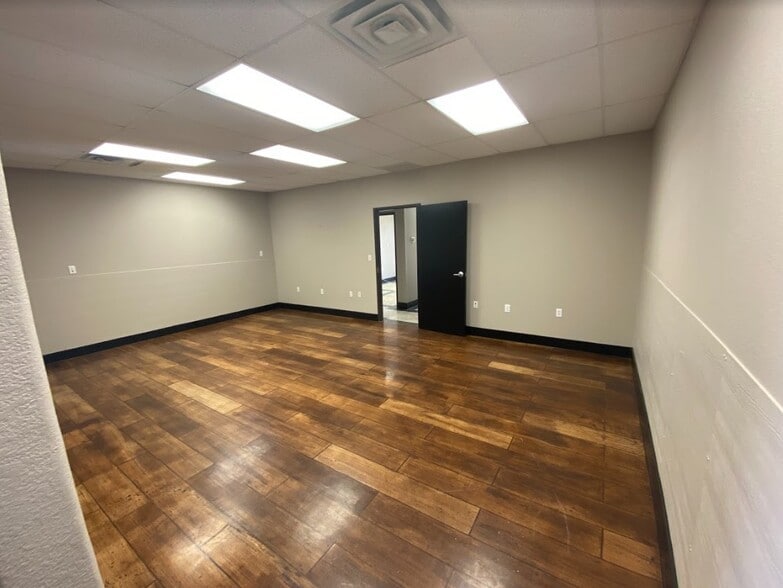 More Photos Of 7513 Benbrook Pky, Benbrook Unknown For Lease