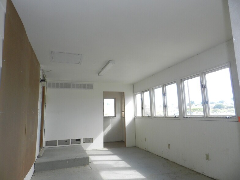 More Photos Of 445 Kristen Ct, Montrose Warehouse For Sale