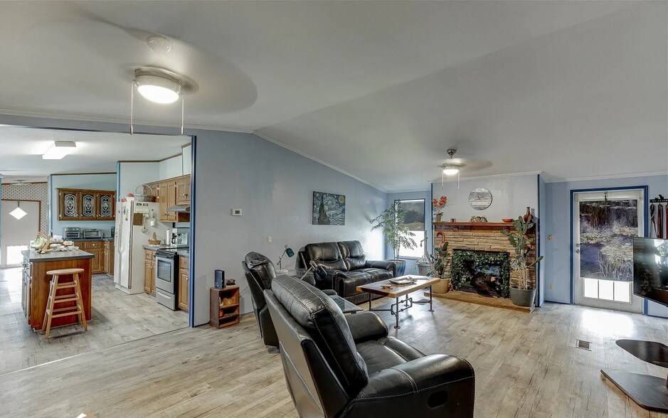 More Photos Of 603 Nix Rd, Alto Specialty For Sale