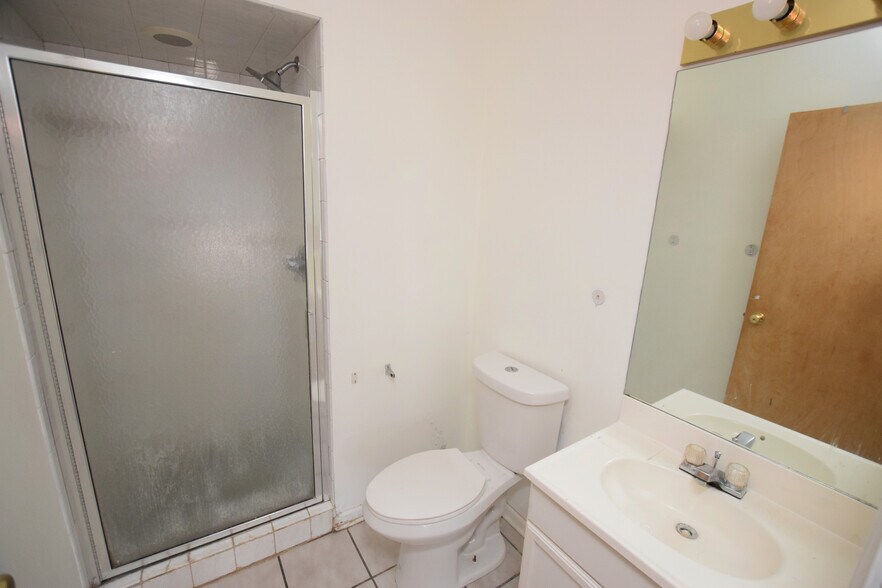 More Photos Of 401 Garland St, Flint Office For Sale