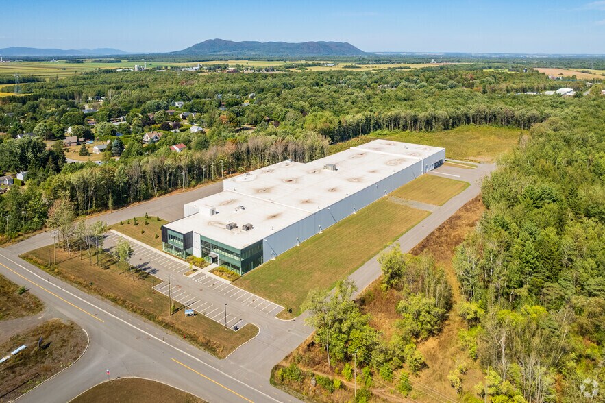 More Photos Of 1110 Rue Bousquet, Granby Warehouse For Sale