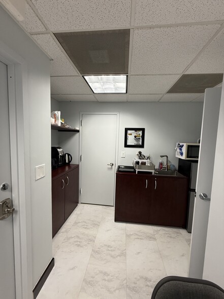 More Photos Of 225 Gordons Corner Rd, Manalapan Township Medical For Lease