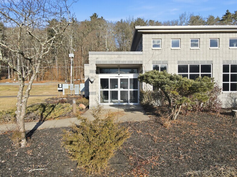 More Photos Of 113 Pocono Dr, Milford Office For Sale