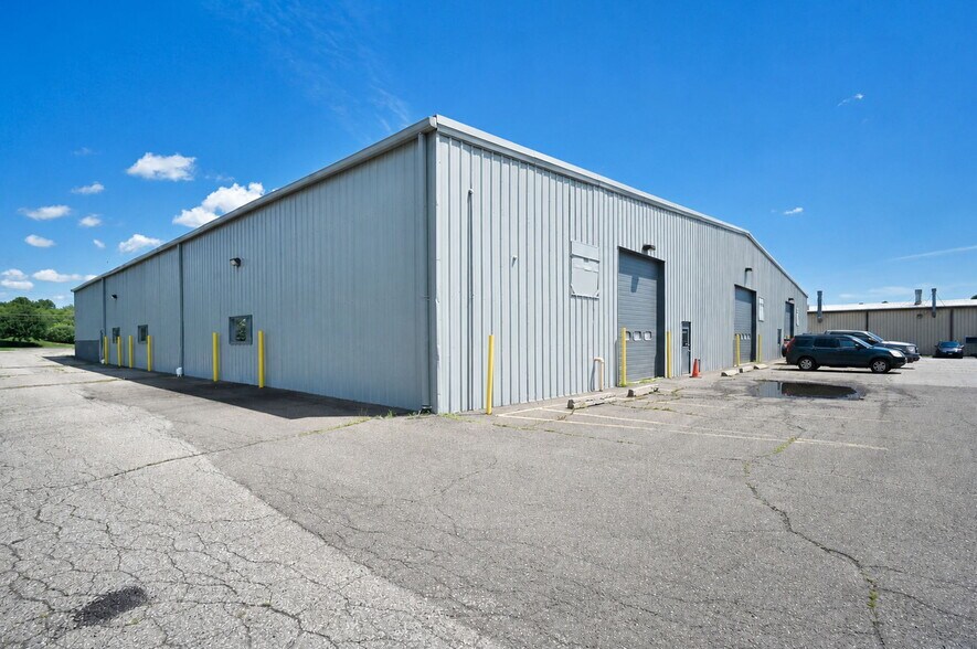 More Photos Of 481 Sullivan Ave, South Windsor Manufacturing For Lease