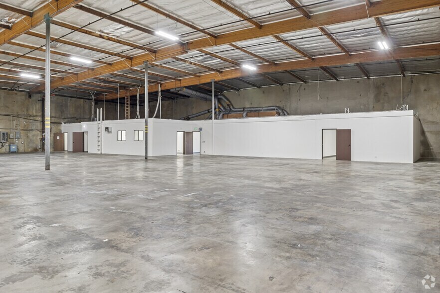 More Photos Of 4800 LittleJohn St, Baldwin Park Warehouse For Lease