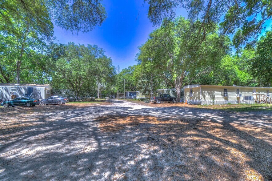 More Photos Of 20303 Old Somerset Acres Ln, Spring Hill Manufactured Housing Mobile Home Park For Sale