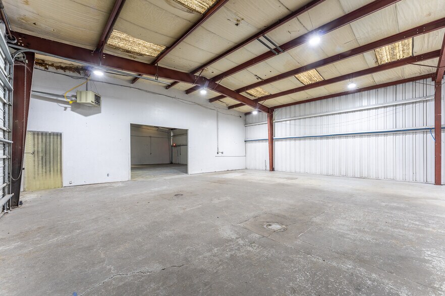 More Photos Of 550 Talmage Rd, Ukiah Auto Repair For Lease