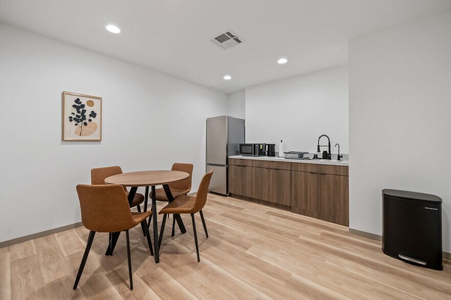 More Photos Of 6909 Grand Blvd, Houston Medical For Lease