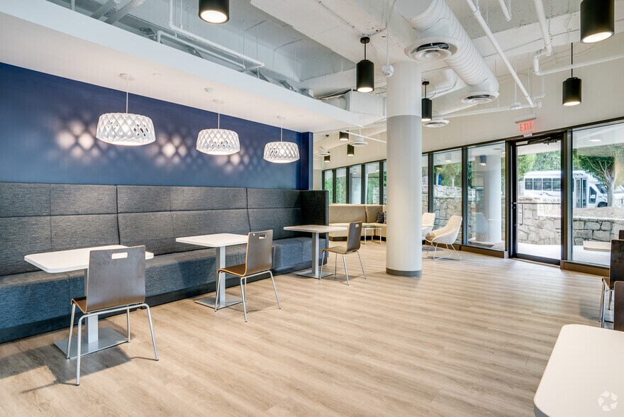 More Photos Of 6801 Governors Lake Pky, Peachtree Corners Office For Lease