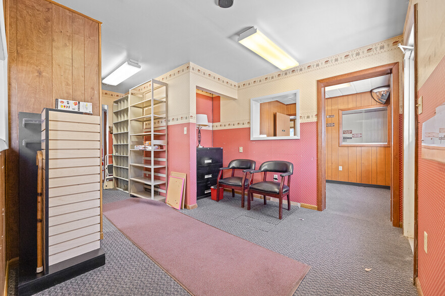 More Photos Of 293 N Ellsworth Ave, Salem Medical For Sale