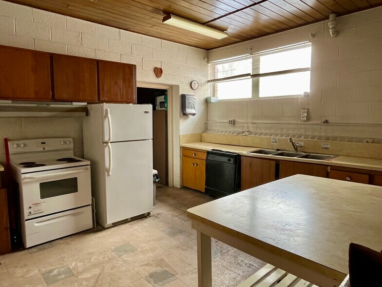 More Photos Of 27500 Marquette St, Garden City Specialty For Sale
