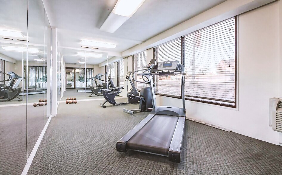 More Photos Of 612 W B St, McCook Hotel For Sale