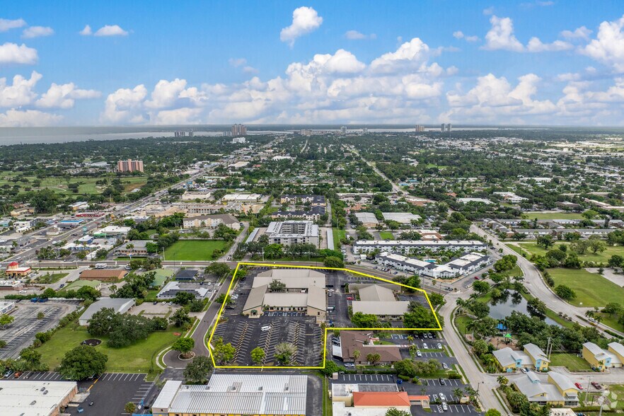 More Photos Of 2120 Collier Ave, Fort Myers Unknown For Lease