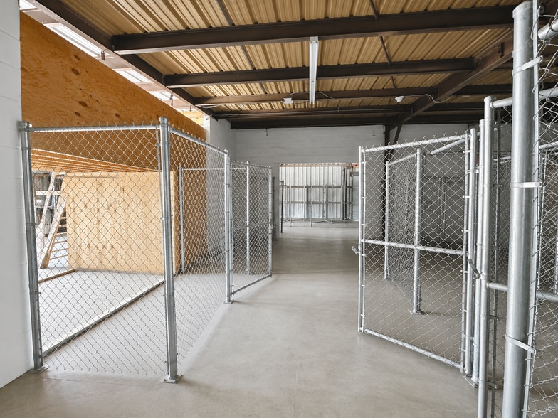 More Photos Of 6015 15th St E, Bradenton Warehouse For Lease