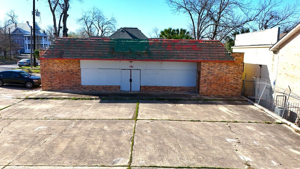 More Photos Of 1136 E Grayson St, San Antonio Convenience Store For Sale