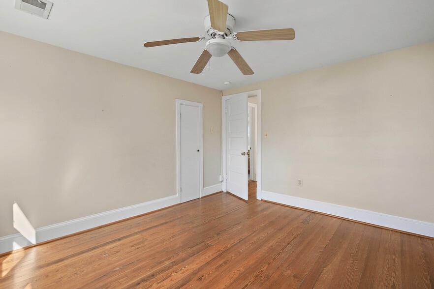 More Photos Of 41 E Colonial Hwy, Hamilton Freestanding For Sale