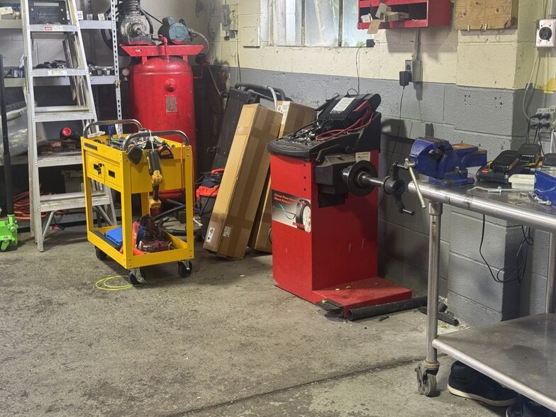 More Photos Of 97 Orange St, Bloomfield Auto Dealership For Sale