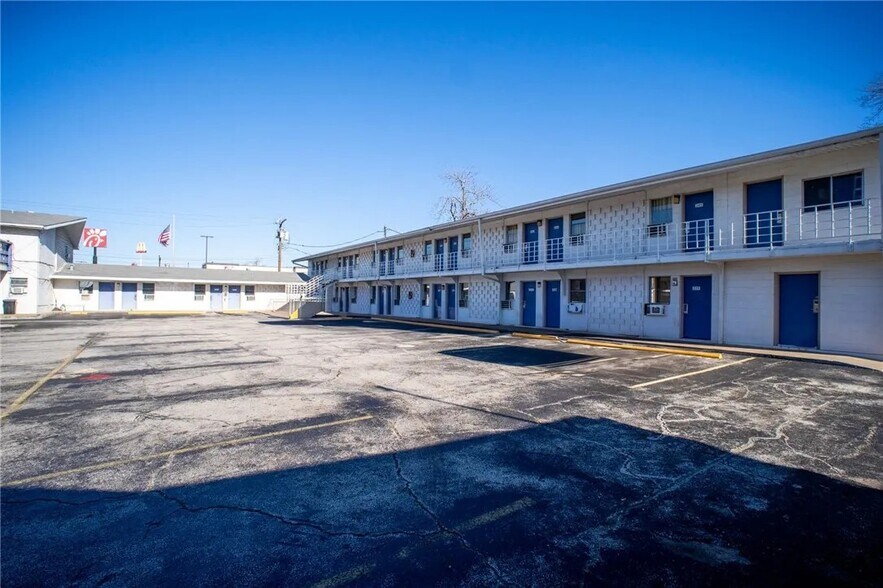 More Photos Of 520 S Jackson St, Jacksonville Hotel For Sale