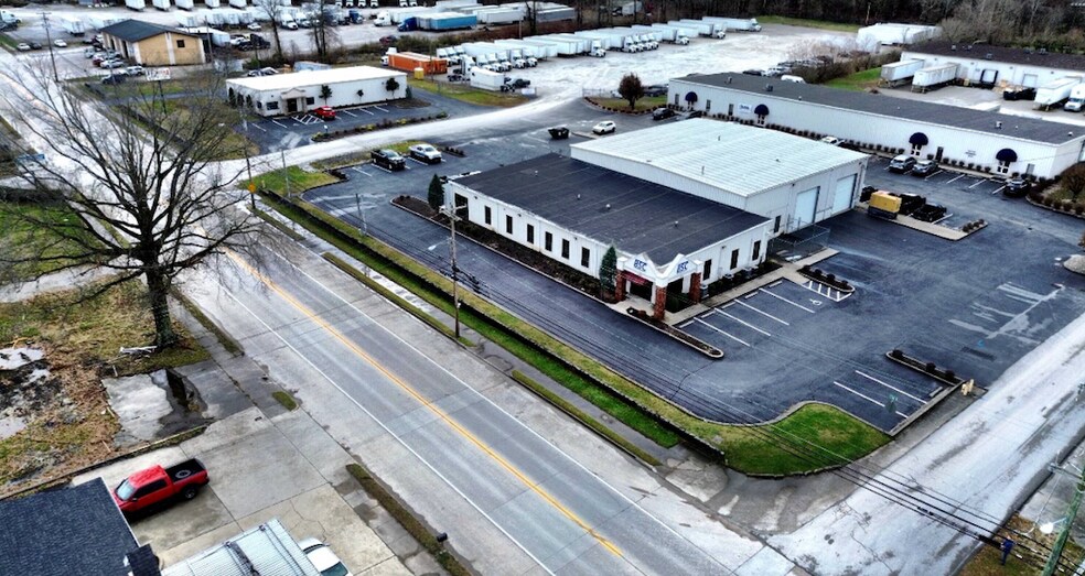 More Photos Of 2400 S Main St, Corbin Flex For Sale