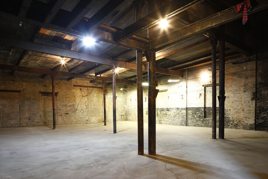 More Photos Of 2600 W 19th St, Chicago Industrial For Sale