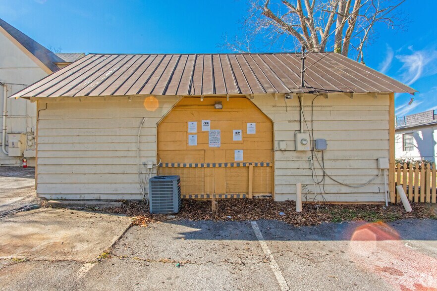 More Photos Of 913 Main St, Stone Mountain Office For Lease