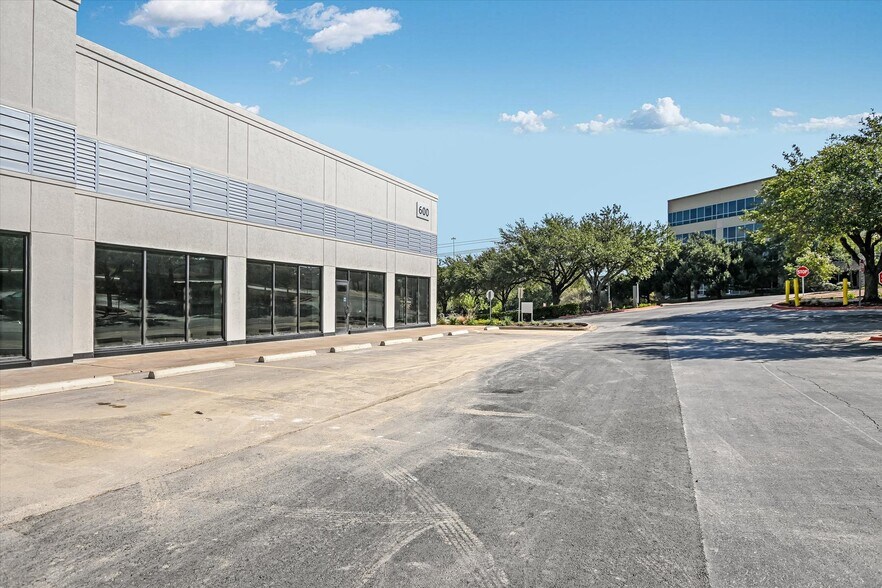 More Photos Of 4544 S Lamar Blvd, Austin Office For Sale