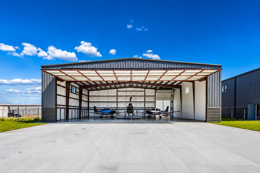 More Photos Of 3000 Westcourt rd, Denton Airplane Hangar For Sale
