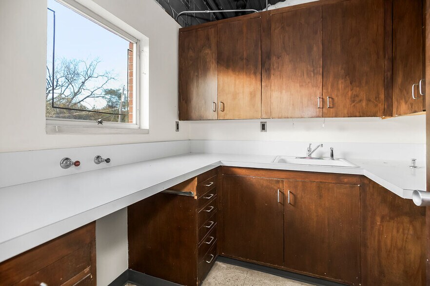 More Photos Of 1854 Minnesota Ave, Kansas City Office Residential For Sale