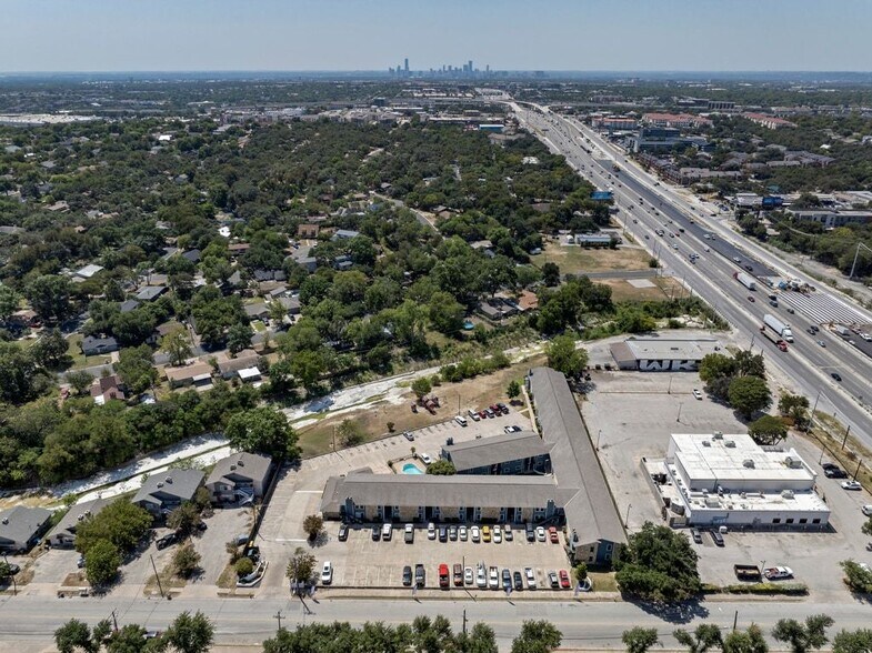 More Photos Of 829 Park Plz, Austin Apartments For Sale