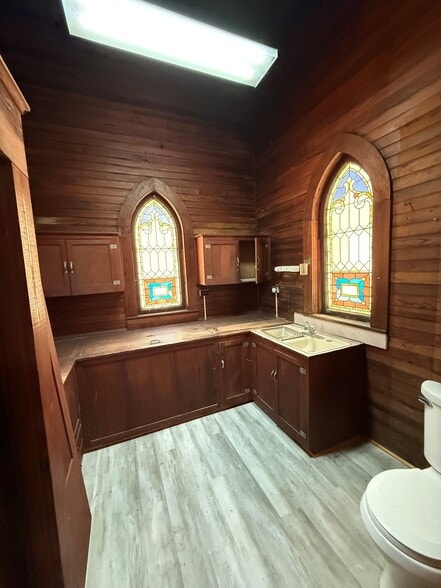 More Photos Of 18-20 E Pleasant St, Avon Park Religious Facility For Sale