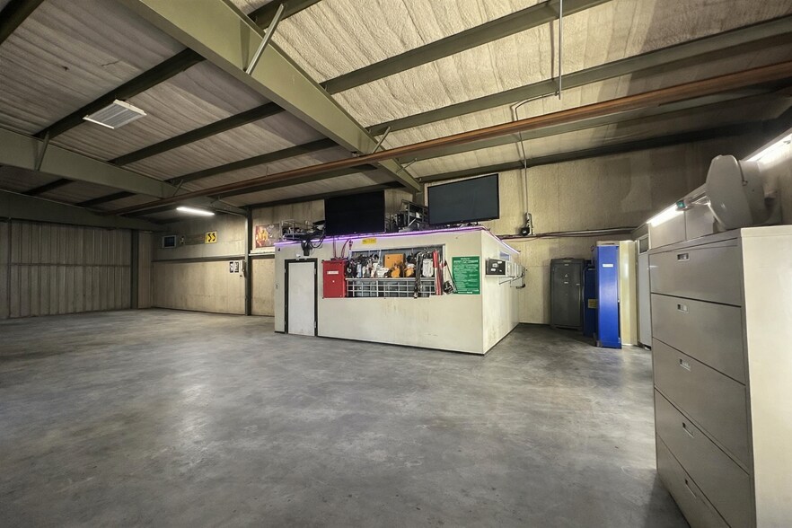 More Photos Of 3281 State Highway 89 N, Evanston Warehouse For Lease