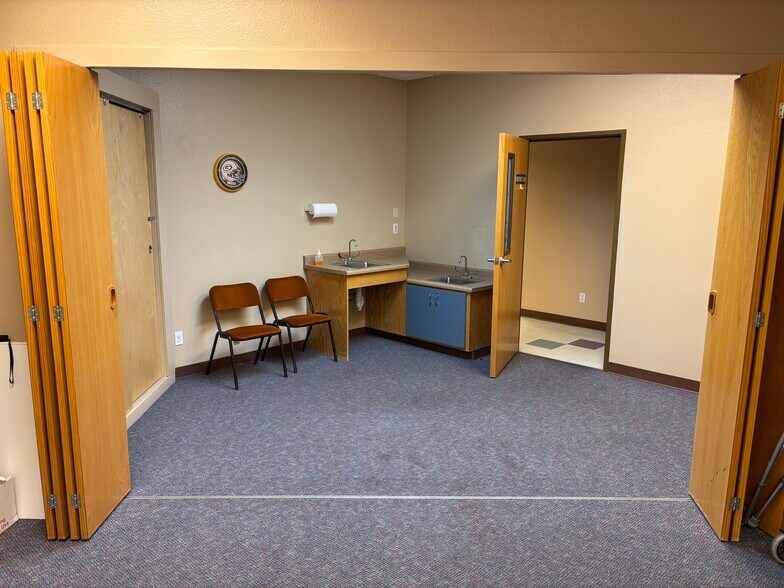 More Photos Of 2002 N Stockton Hill Rd, Kingman Medical For Sale