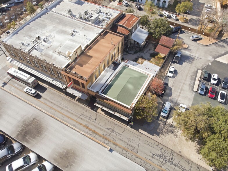 More Photos Of 111-113 N Flores St, San Antonio Storefront Retail Residential For Sale