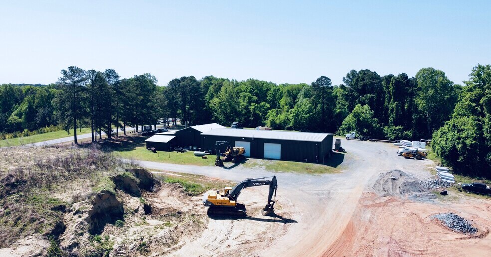 More Photos Of 1607 Kelly Dr, Sanford Flex For Sale