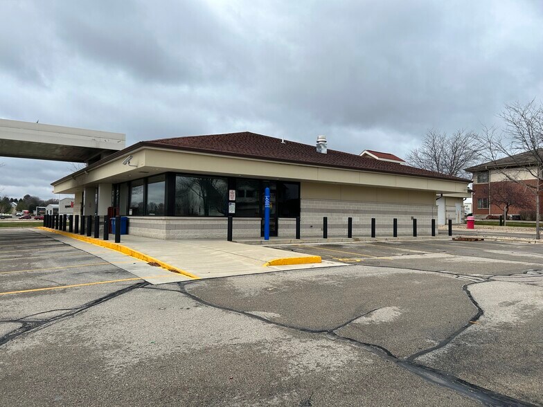 More Photos Of 2400 Roby Rd, Stoughton Service Station For Sale