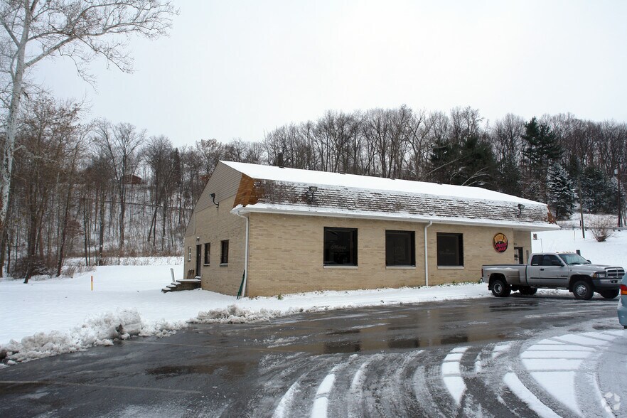 More Photos Of 715 Craigdell Rd, New Kensington Bar For Sale