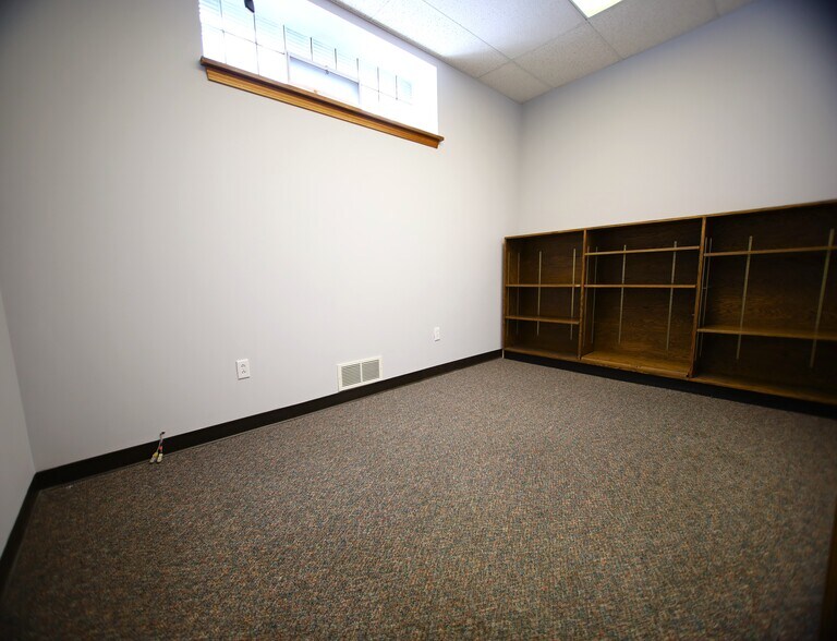 More Photos Of 326 Springside Ave, Pittsfield Office For Sale